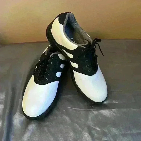 ***HOST PICK*** Adidas  Z-Traxion Stripe White Lace-Up Golf cleats Shoes - Picture 2 of 13